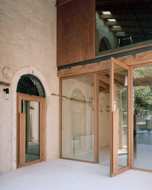 Vis-à-Vis Venitian Villa / RigonSimonetti Vis-à-Vis Venitian Villa / RigonSimonetti - Interior Photography, Wood, Door, Glass, Column