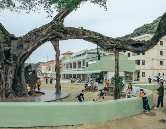 Ancient Banyan Plaza Renovation / Atelier XÜK Ancient Banyan Plaza Renovation / Atelier XÜK - Exterior Photography