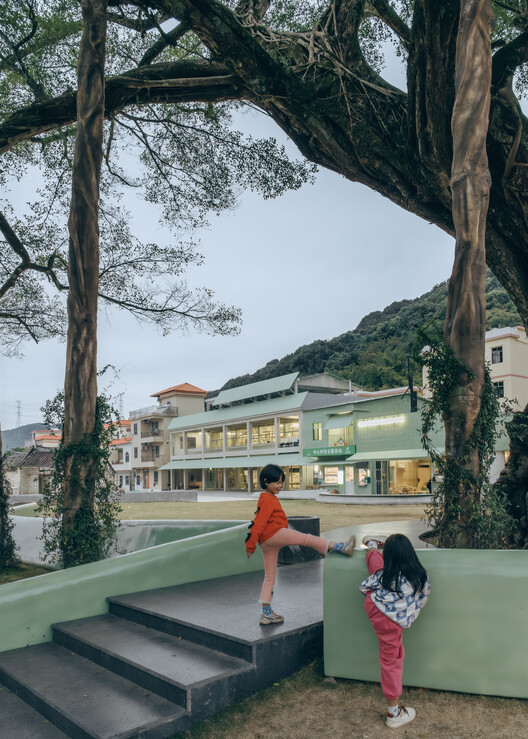 Ancient Banyan Plaza Renovation / Atelier XÜK Ancient Banyan Plaza Renovation / Atelier XÜK - Exterior Photography