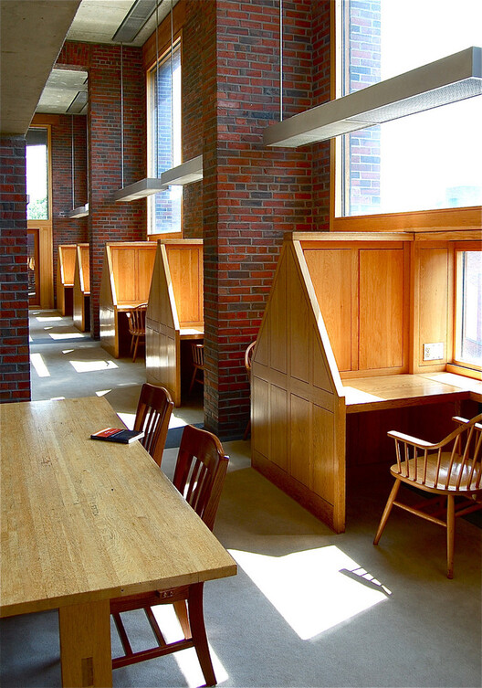 Thick Walls and Deep Openings: When Architecture Rediscovers Mass - Image 6 of 24