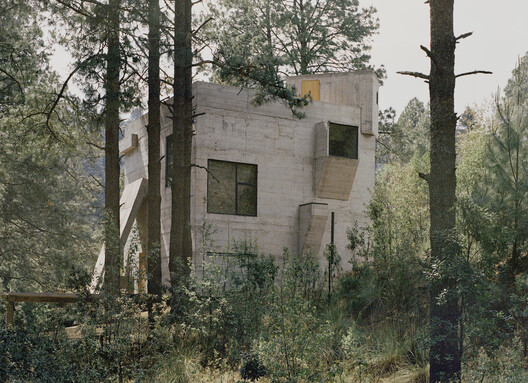 Thick Walls and Deep Openings: When Architecture Rediscovers Mass - Image 17 of 24