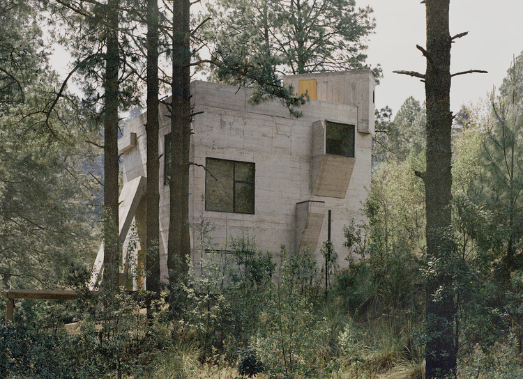 Thick Walls and Deep Openings: When Architecture Rediscovers Mass - Image 17 of 24