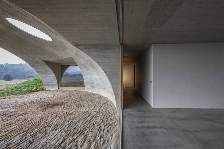 Thick Walls and Deep Openings: When Architecture Rediscovers Mass - Image 10 of 24