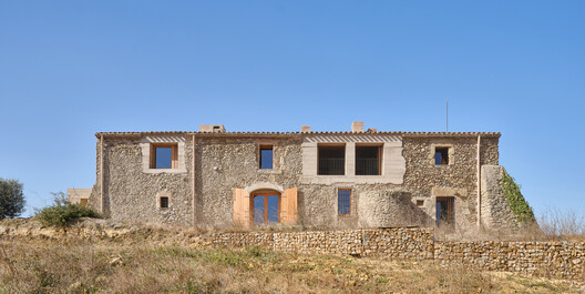 Thick Walls and Deep Openings: When Architecture Rediscovers Mass - Image 12 of 24