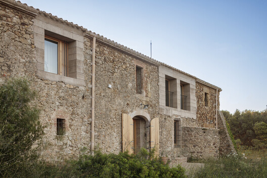 Thick Walls and Deep Openings: When Architecture Rediscovers Mass - Image 11 of 24