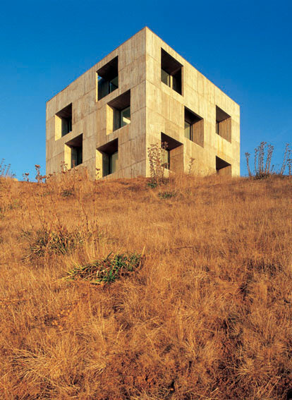 Thick Walls and Deep Openings: When Architecture Rediscovers Mass - Image 19 of 24