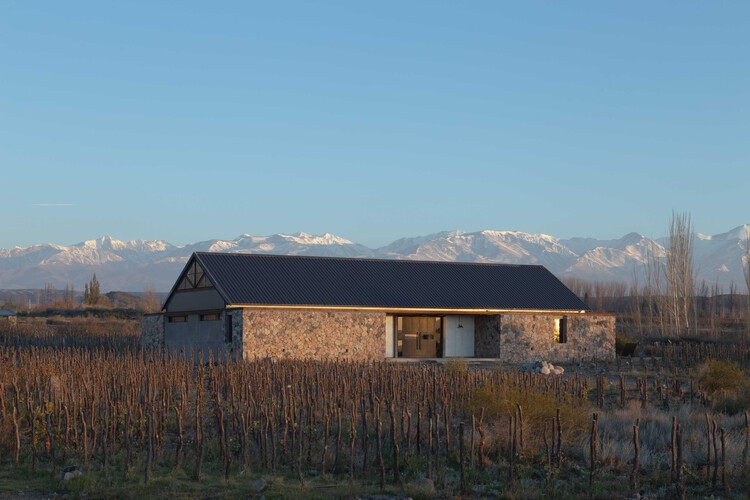 Escala Humana Wines Winery / Monte Arquitectura de Autor + Rare Studio Experimental + Unamuno Arquitectura - Fotografía exterior