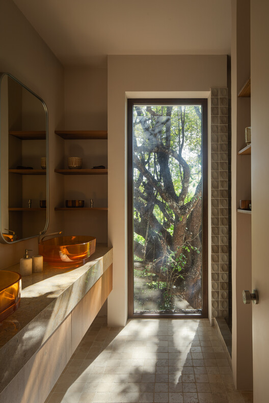 Tres Pochotes House / FAMM Arquitectura Tres Pochotes House / FAMM Arquitectura - Interior Photography, Bathroom, Wood, Lighting, Glass