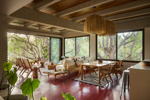 Tres Pochotes House / FAMM Arquitectura Tres Pochotes House / FAMM Arquitectura - Interior Photography, Dining room, Wood, Table, Lighting, Chair