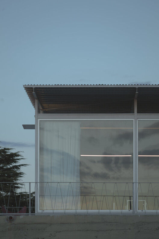 Office above the Pool / Modulito Estudio + atelier industrial - Exterior Photography