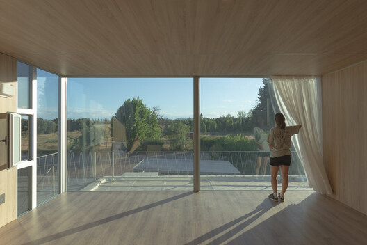 Office above the Pool / Modulito Estudio + atelier industrial - Interior Photography, Wood, Glass