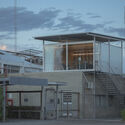 Office above the Pool / Modulito Estudio + atelier industrial - Offices