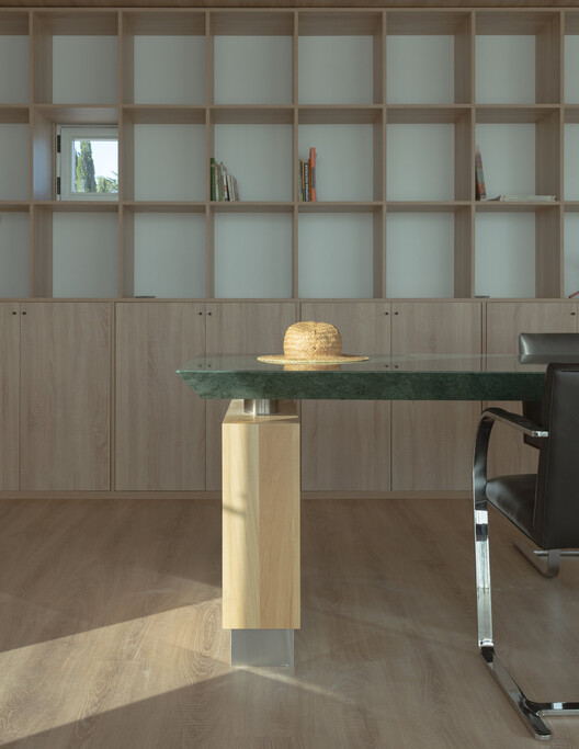 Office above the Pool / Modulito Estudio + atelier industrial - Image 10 of 27