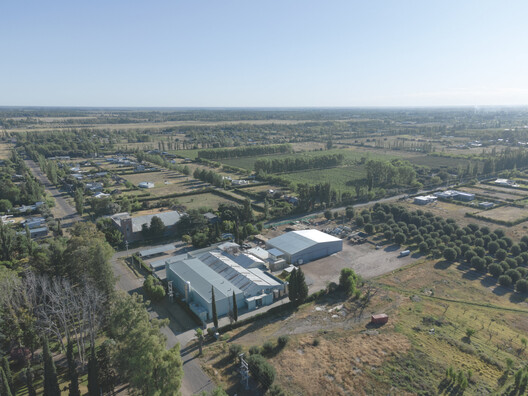 Office above the Pool / Modulito Estudio + atelier industrial - Exterior Photography, Aerial View Photography