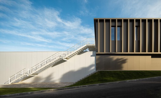New PRF Headquarters Building / Impare Arquitectura New PRF Headquarters Building / Impare Arquitectura - Image 15 of 45