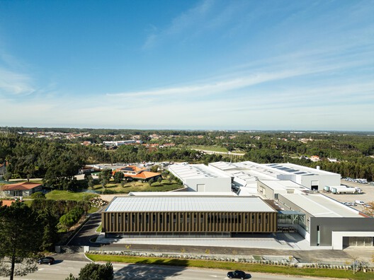 New PRF Headquarters Building / Impare Arquitectura New PRF Headquarters Building / Impare Arquitectura - Image 6 of 45