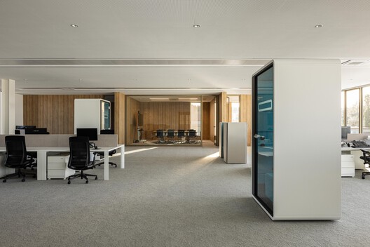 New PRF Headquarters Building / Impare Arquitectura New PRF Headquarters Building / Impare Arquitectura - Interior Photography, Wood, Table, Chair, Lighting, Glass