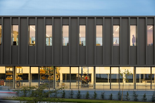 New PRF Headquarters Building / Impare Arquitectura New PRF Headquarters Building / Impare Arquitectura - Image 37 of 45