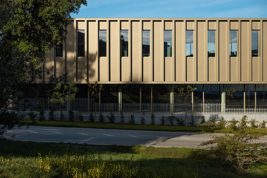 New PRF Headquarters Building / Impare Arquitectura New PRF Headquarters Building / Impare Arquitectura - Image 12 of 45