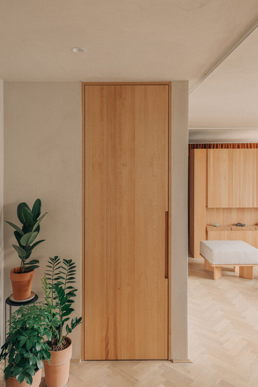 Zemlja Earth Apartment / Projekt V Arhitektura Zemlja Earth Apartment / Projekt V Arhitektura - Interior Photography, Wood, Door