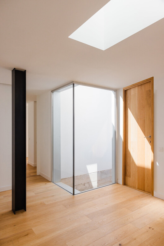 MG Houses / delavegacanolasso MG Houses / delavegacanolasso - Interior Photography, Wood, Door