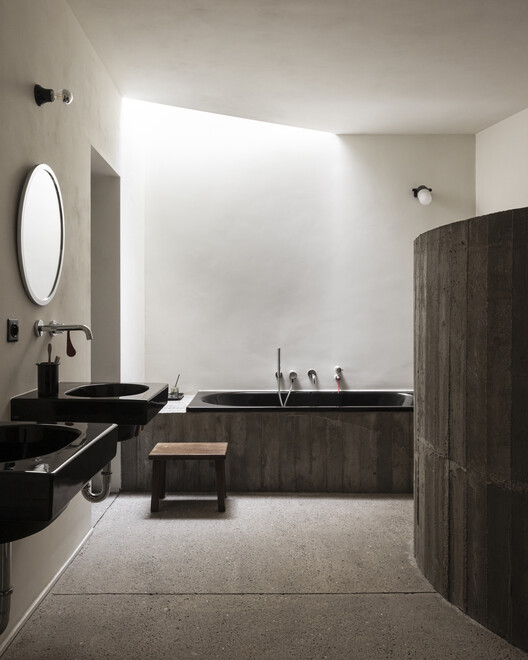 Villa Nouvelle Vague  / Magalie Munters™ Architecture - Interior Photography, Bathroom, Bathtub, Sink