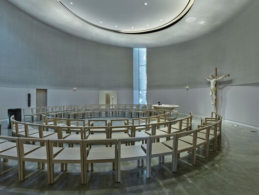 Loyola University Chapel / Trahan Architects - Image 3 of 34