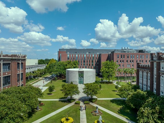 Loyola University Chapel / Trahan Architects - Exterior Photography, Garden, Courtyard