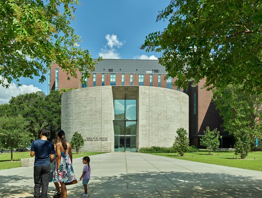 Loyola University Chapel / Trahan Architects - Exterior Photography, Garden