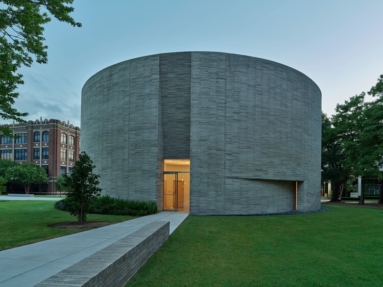 Loyola University Chapel / Trahan Architects - Exterior Photography, Chapel
