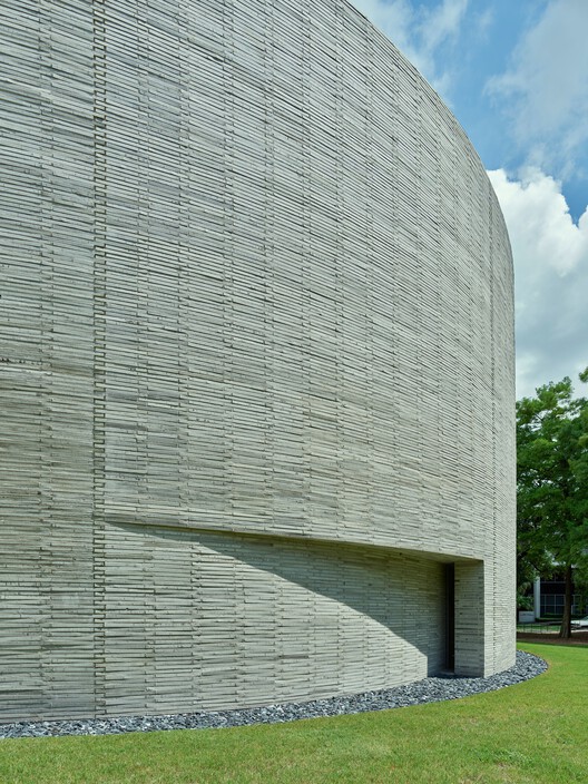 Loyola University Chapel / Trahan Architects - Image 8 of 34