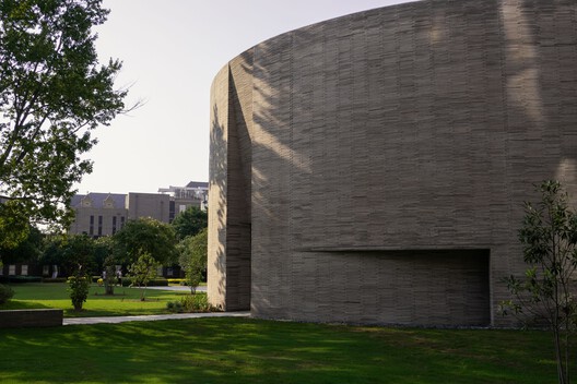Loyola University Chapel / Trahan Architects - Image 15 of 34