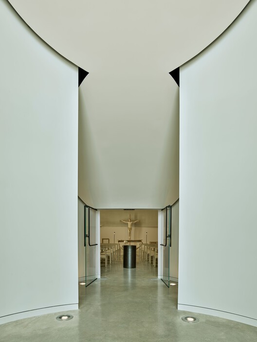 Loyola University Chapel / Trahan Architects - Image 9 of 34