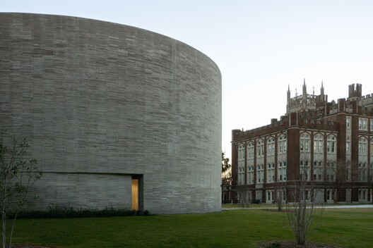 Loyola University Chapel / Trahan Architects - Exterior Photography, Concrete