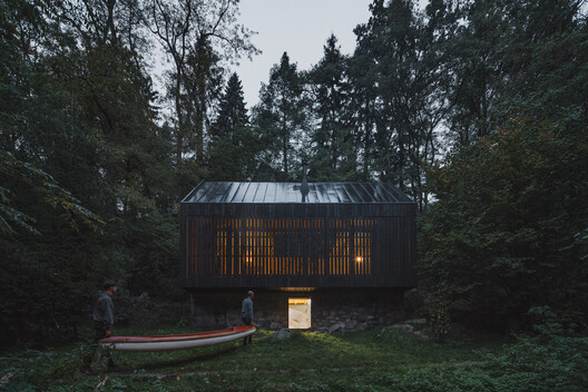 Between the Rock and the River / Mimosa architects Between the Rock and the River / Mimosa architects - Exterior Photography, Wood, Forest