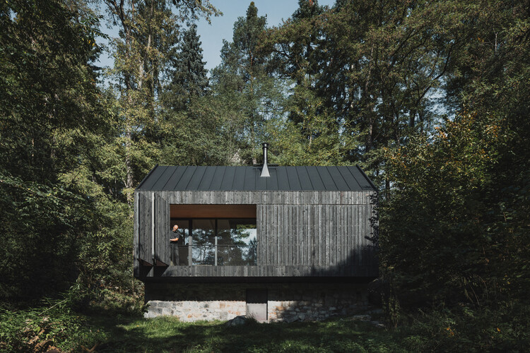Between the Rock and the River / Mimosa architects - Exterior Photography, Wood, Forest