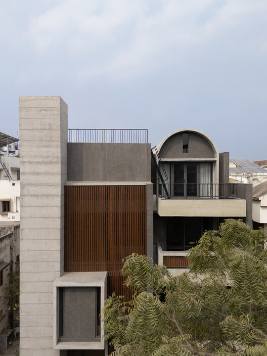 Veiled Void / ROOMOOR - Exterior Photography, Balcony