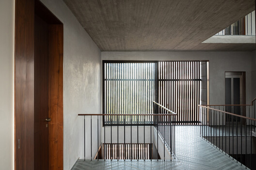 Veiled Void / ROOMOOR Veiled Void / ROOMOOR - Image 15 of 31