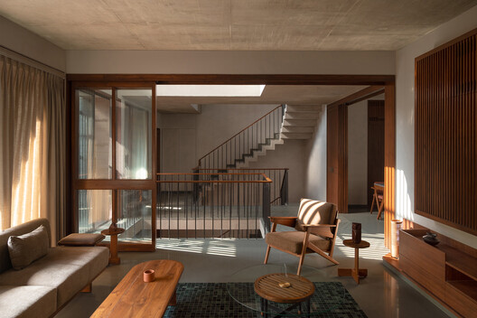 Veiled Void / ROOMOOR Veiled Void / ROOMOOR - Interior Photography, Living Room, Wood, Chair
