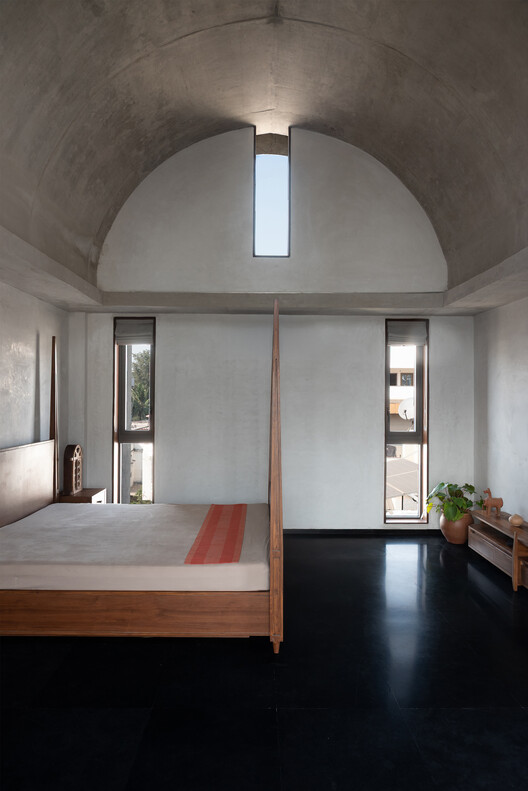 Veiled Void / ROOMOOR Veiled Void / ROOMOOR - Interior Photography, Bedroom, Beam