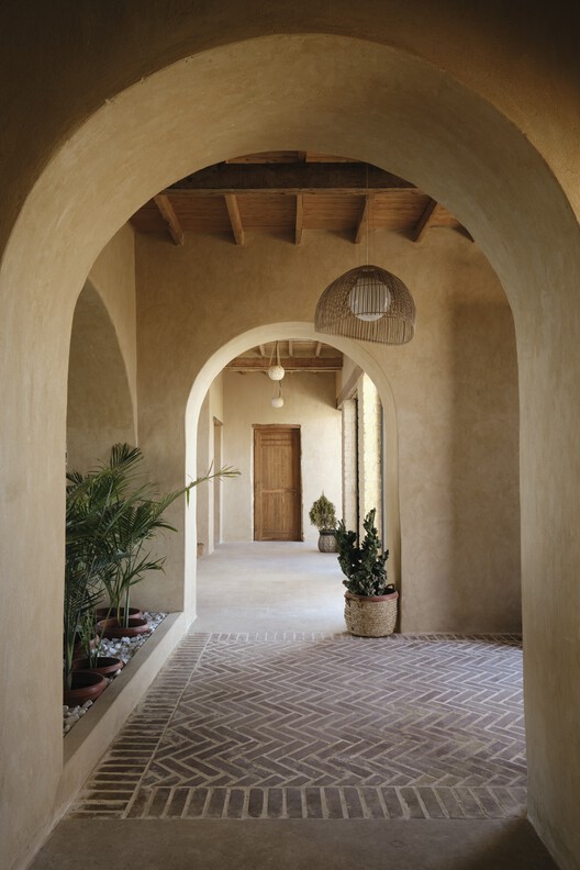 Gagy Self-Sufficient House / Kareem Aldomiaty + Ehab Aldomiaty Gagy Self-Sufficient House / Kareem Aldomiaty + Ehab Aldomiaty - Interior Photography, Arch, Arcade, Column