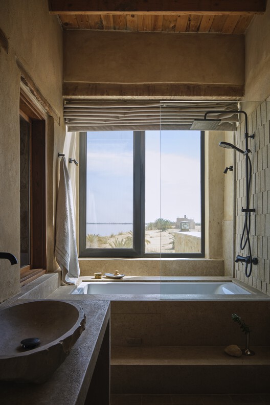 Gagy Self-Sufficient House / Kareem Aldomiaty + Ehab Aldomiaty Gagy Self-Sufficient House / Kareem Aldomiaty + Ehab Aldomiaty - Interior Photography, Bathroom, Wood, Glass