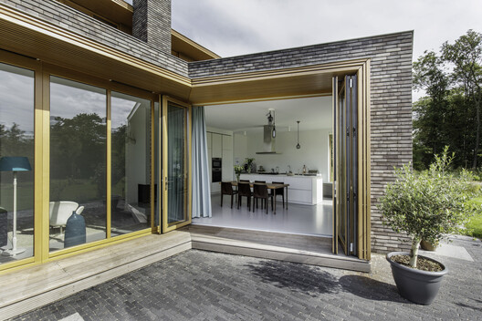 Making a Characterful Entrance: The Architectural Impact of Wooden Bi-Folding Doors Making a Characterful Entrance: The Architectural Impact of Wooden Bi-Folding Doors - Image 11 of 16
