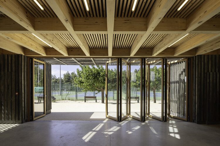 Making a Characterful Entrance: The Architectural Impact of Wooden Bi-Folding Doors - Image 15 of 16