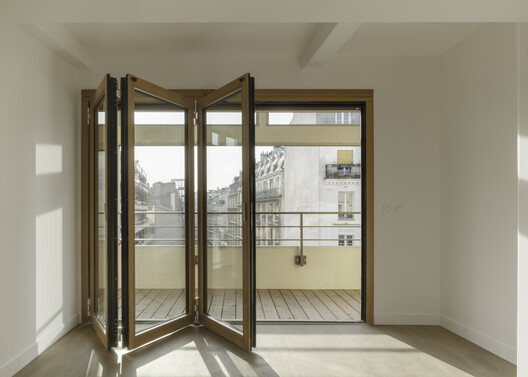 Making a Characterful Entrance: The Architectural Impact of Wooden Bi-Folding Doors Making a Characterful Entrance: The Architectural Impact of Wooden Bi-Folding Doors - Image 6 of 16