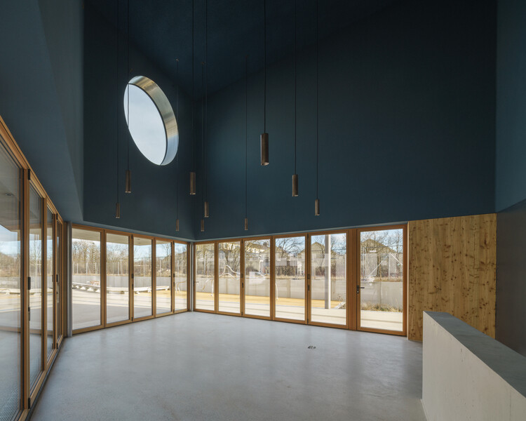 Making a Characterful Entrance: The Architectural Impact of Wooden Bi-Folding Doors - Image 3 of 16