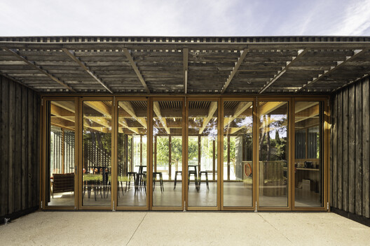 Making a Characterful Entrance: The Architectural Impact of Wooden Bi-Folding Doors Making a Characterful Entrance: The Architectural Impact of Wooden Bi-Folding Doors - Image 14 of 16