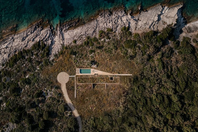 Euthea Residence / Ateno Architecture Studio - Image 2 of 28
