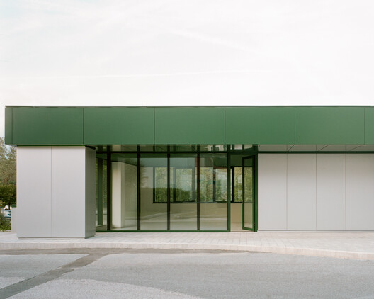 In Limine Gatehouse / Caret Studio In Limine Gatehouse / Caret Studio - Image 8 of 16