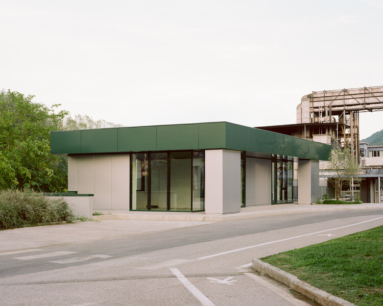 In Limine Gatehouse / Caret Studio - Exterior Photography, Concrete